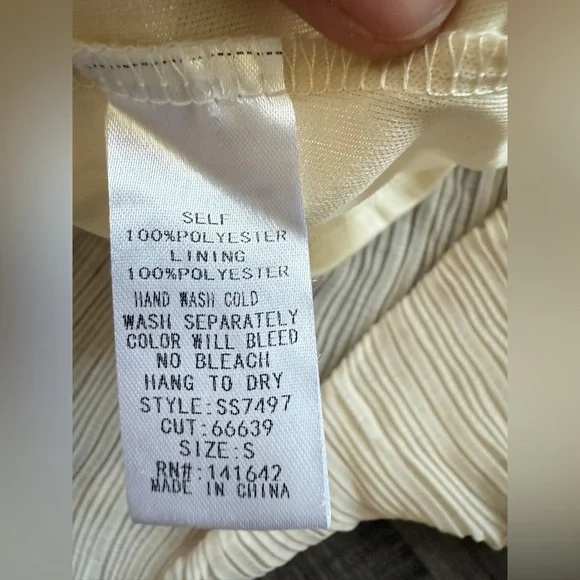 Chic‎ Cream Long Sleeve Women's Dress - Picture 6 of 6